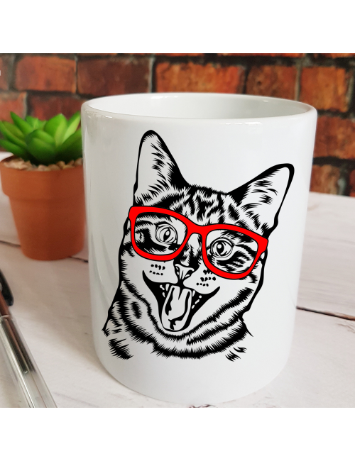 Kubek Kot w okularach